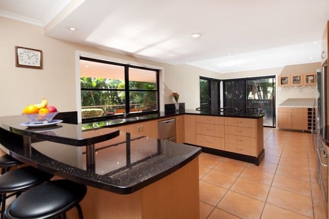 7 Kula Close, BENOWA QLD 4217, Benowa - Thumbnail 3