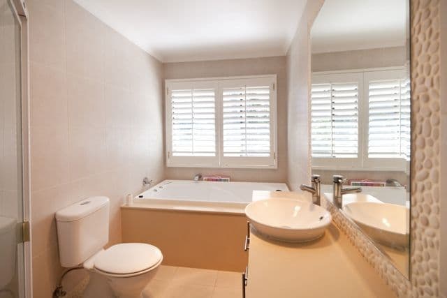 7 Kula Close, BENOWA QLD 4217, Benowa - Thumbnail 4