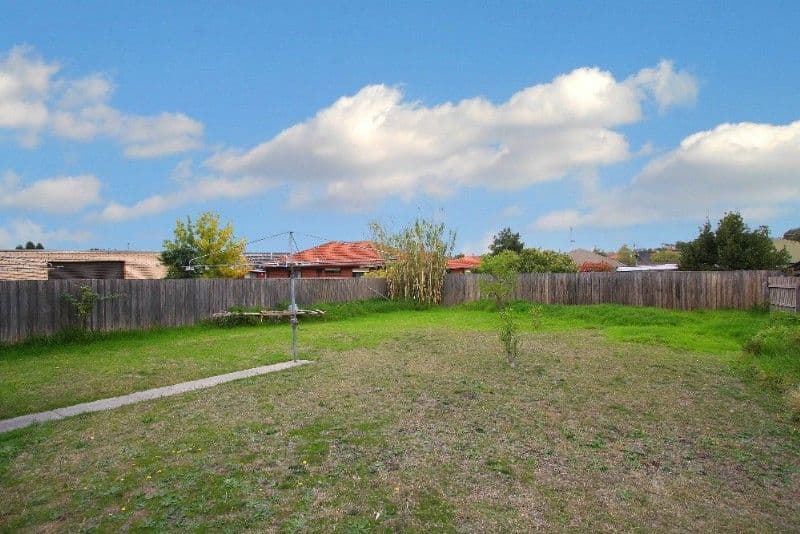 13 Dorrington Avenue, RESERVOIR VIC 3073, Reservoir - Thumbnail 2