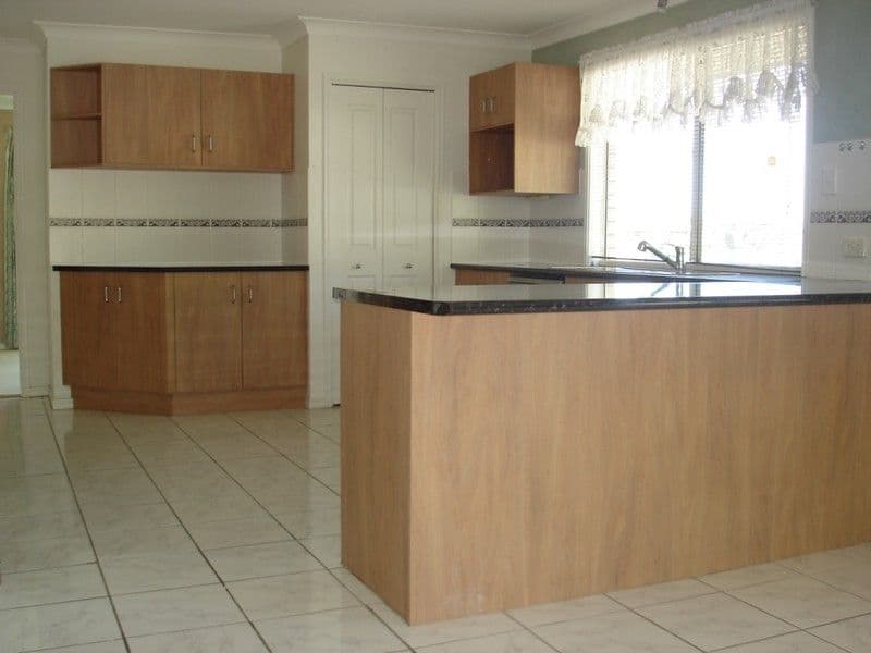 8 Moorea Court, PACIFIC PINES QLD 4211, Pacific Pines - Thumbnail 5