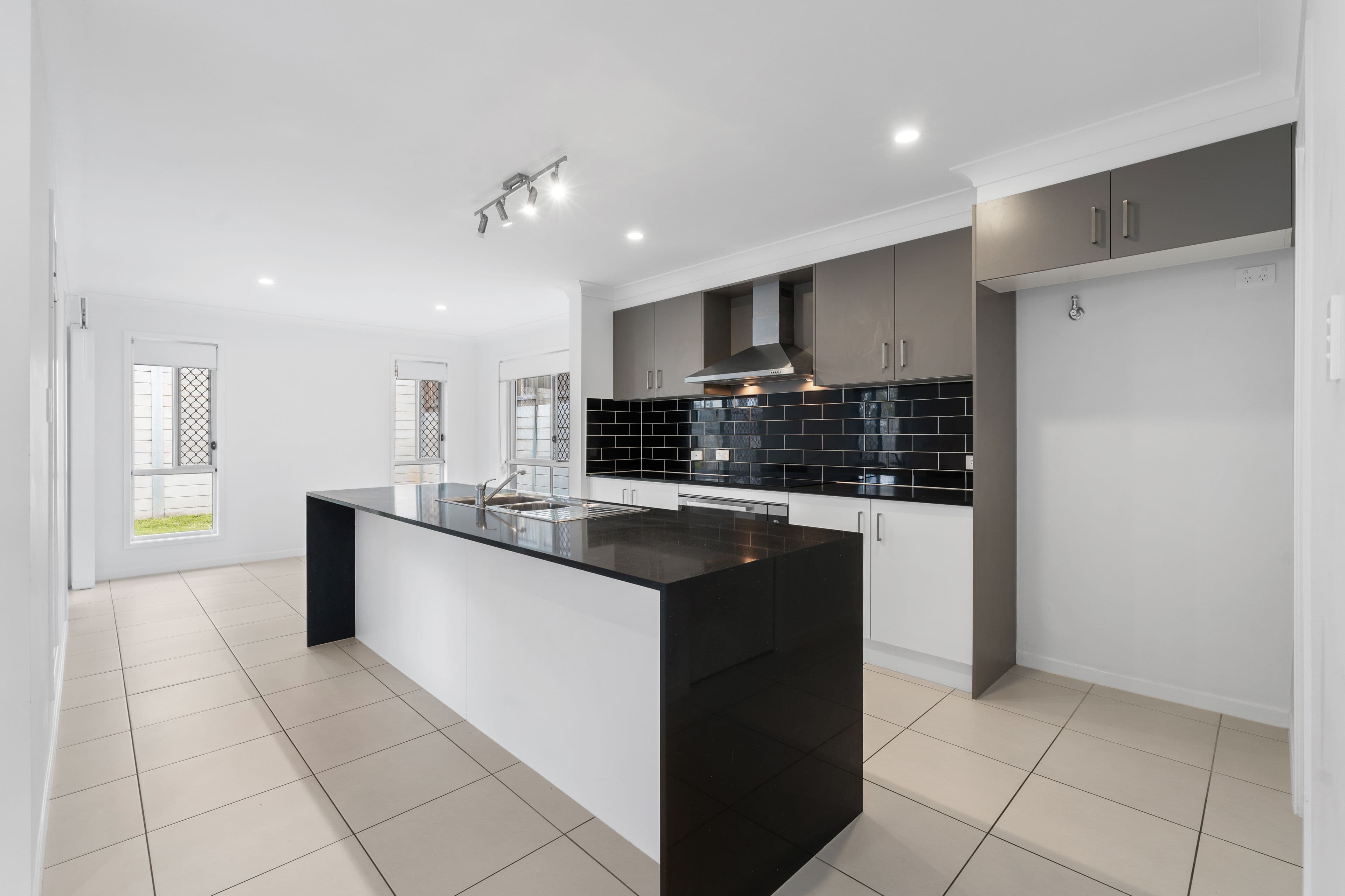 8 James Varghese Street, SPRING MOUNTAIN QLD 4300, Spring Mountain - Thumbnail 3