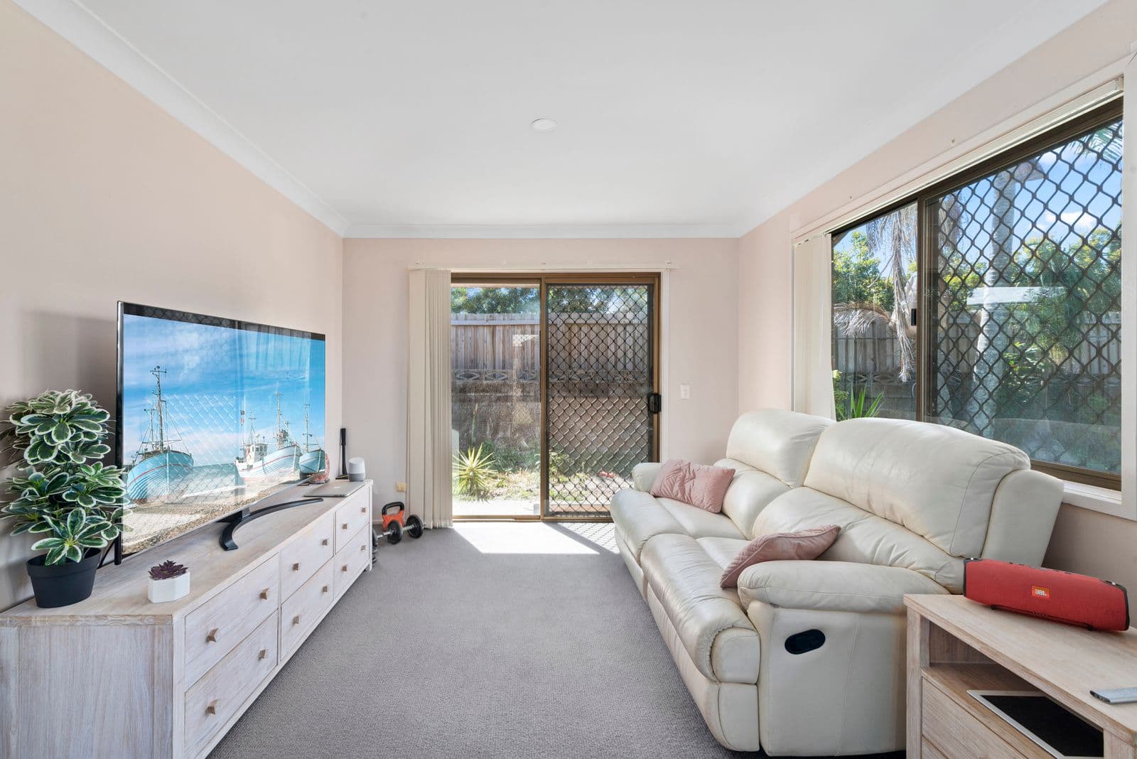 24 West Wyberba Street, Tugun QLD 4224, Tugun - Thumbnail 2