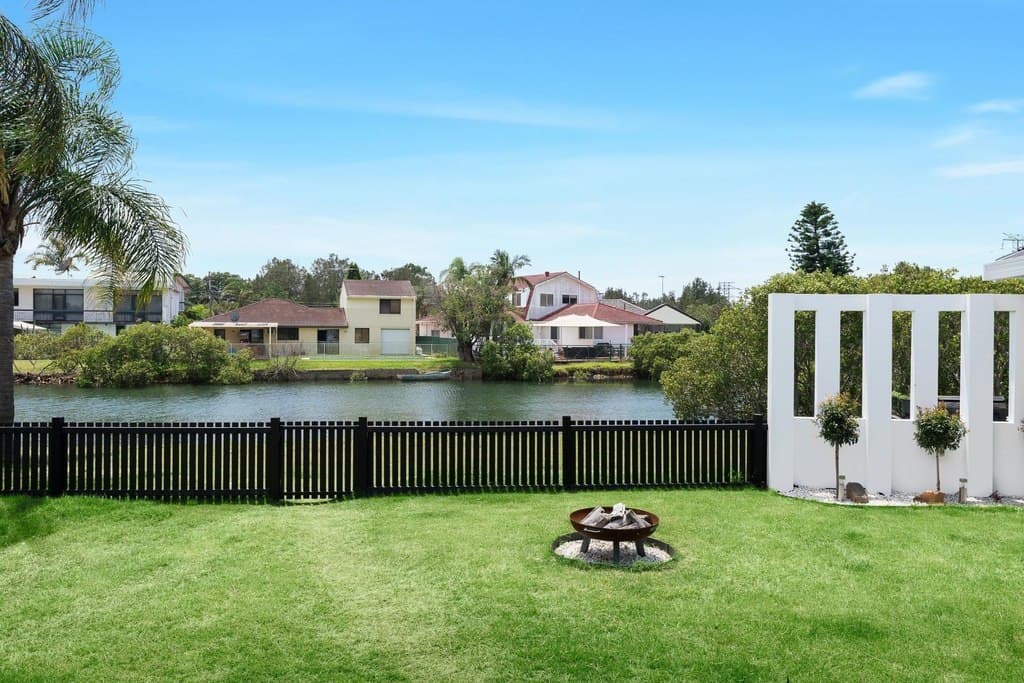 27 Bellinger Place, Sylvania Waters - Thumbnail 2