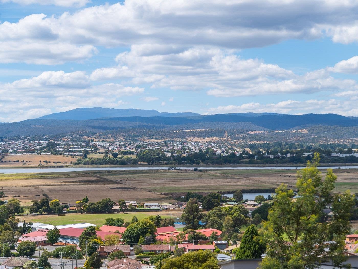 126 Dion Crescent, Riverside, Riverside - Thumbnail 3