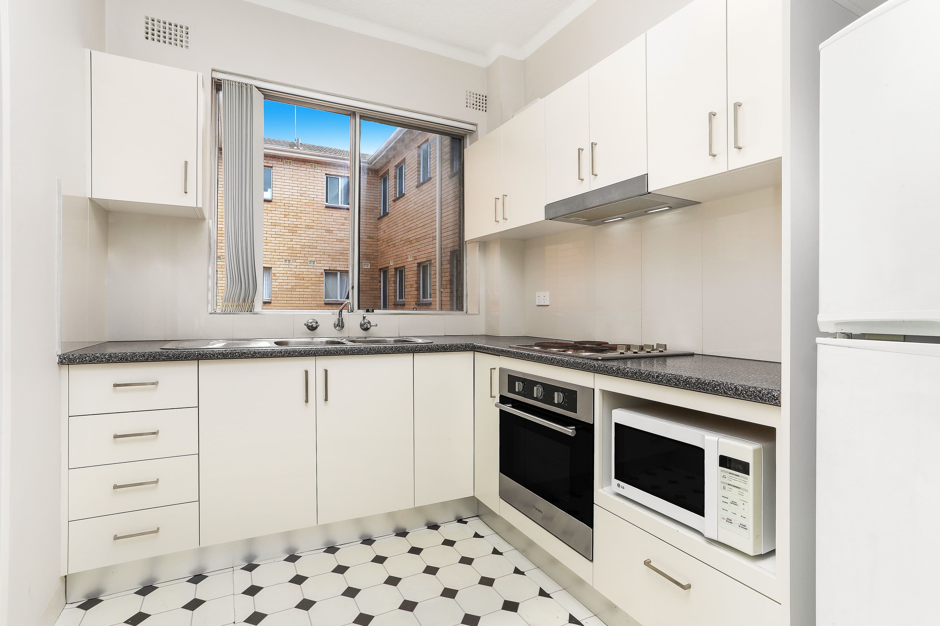 16-18 Sellwood Street, BRIGHTON-LE-SANDS NSW 2216, Brighton-Le-Sands - Thumbnail 3