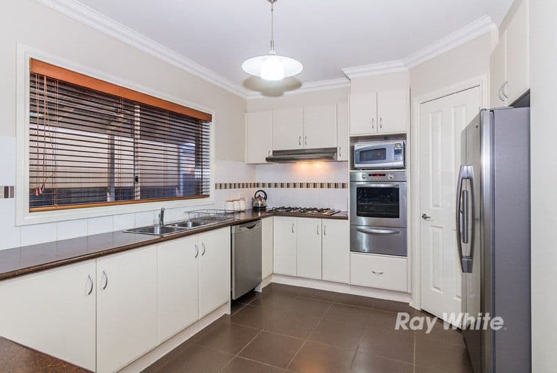19 Rosslare Place, CRANBOURNE VIC 3977, Cranbourne - Thumbnail 3
