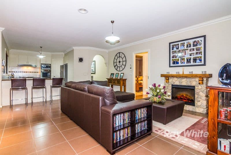 19 Rosslare Place, CRANBOURNE VIC 3977, Cranbourne - Thumbnail 5