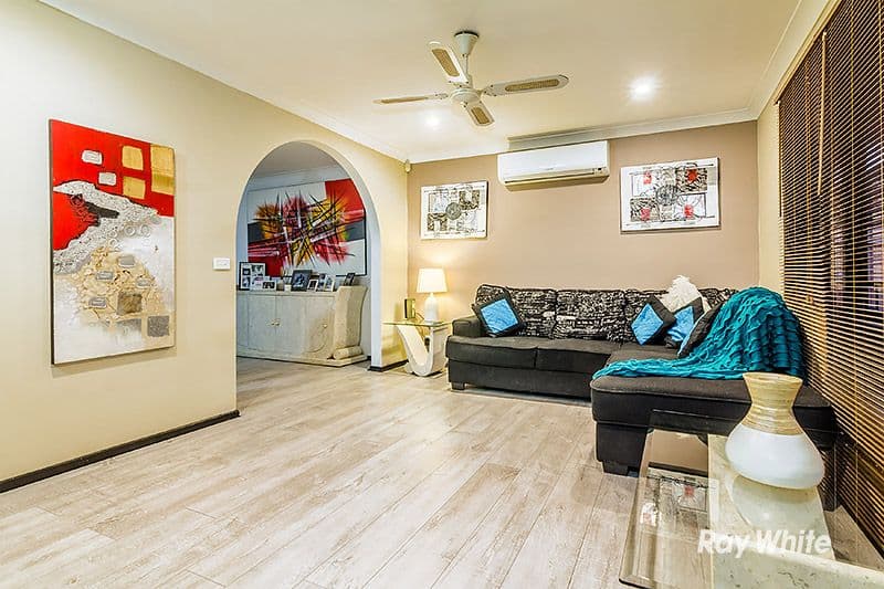 18 Macquarie Court, Cranbourne North VIC 3977, Cranbourne North - Thumbnail 2