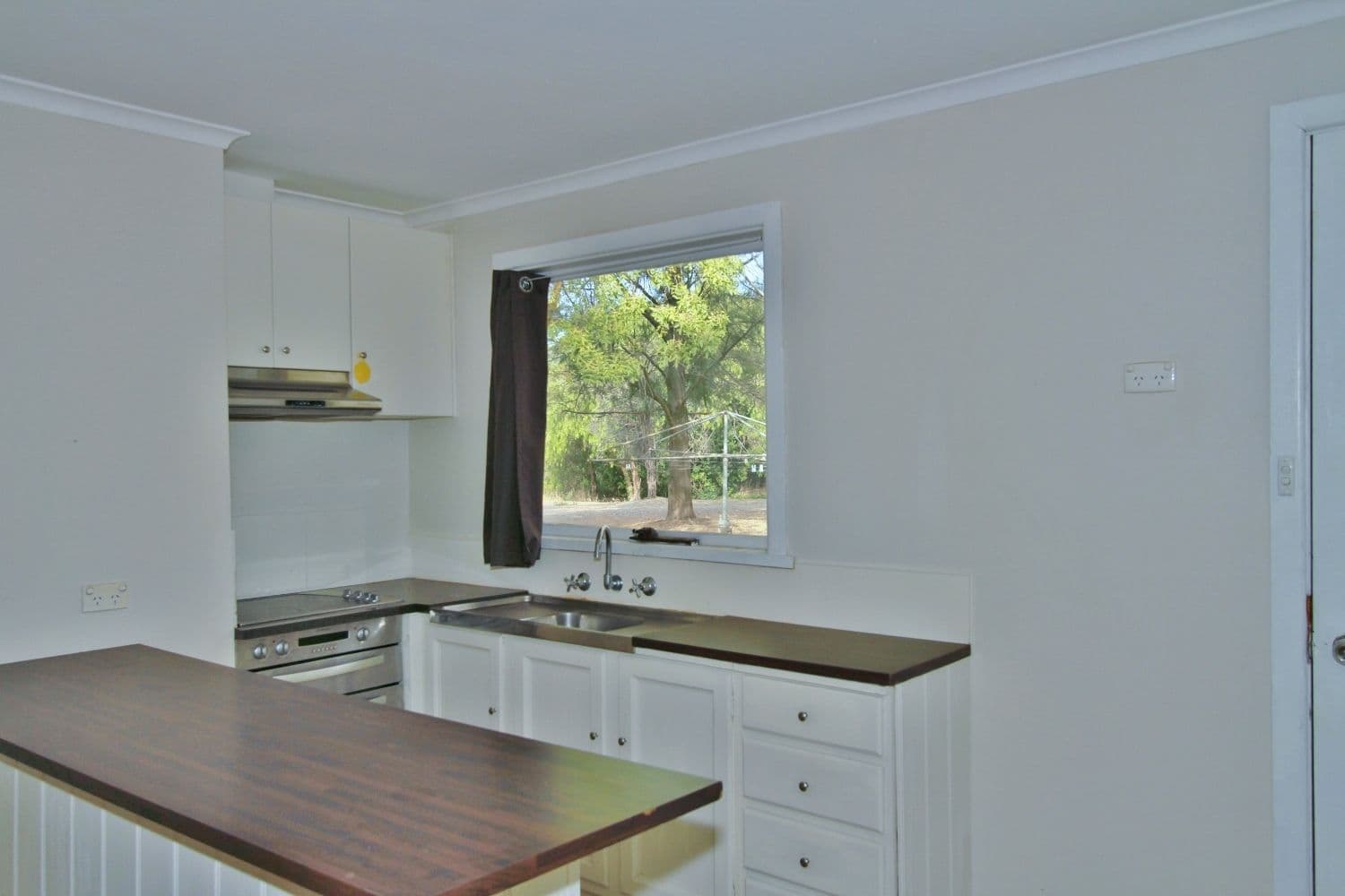 10 Matthews Road, Heathcote VIC 3523, Heathcote - Thumbnail 2