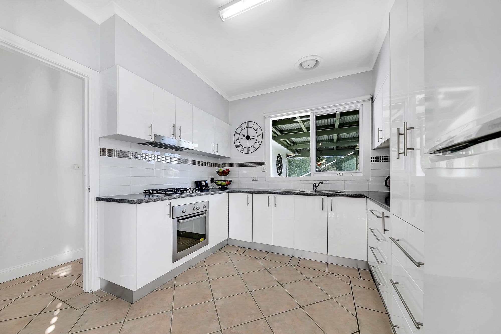 8 Hamlyn Avenue, Hamlyn Heights VIC 3215, Hamlyn Heights - Thumbnail 4