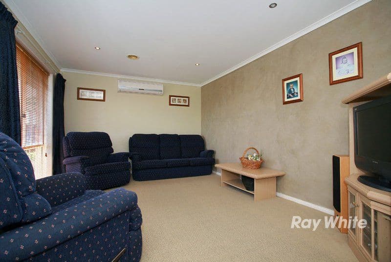 8 Bronhill Court, CRANBOURNE VIC 3977, Cranbourne West - Thumbnail 2