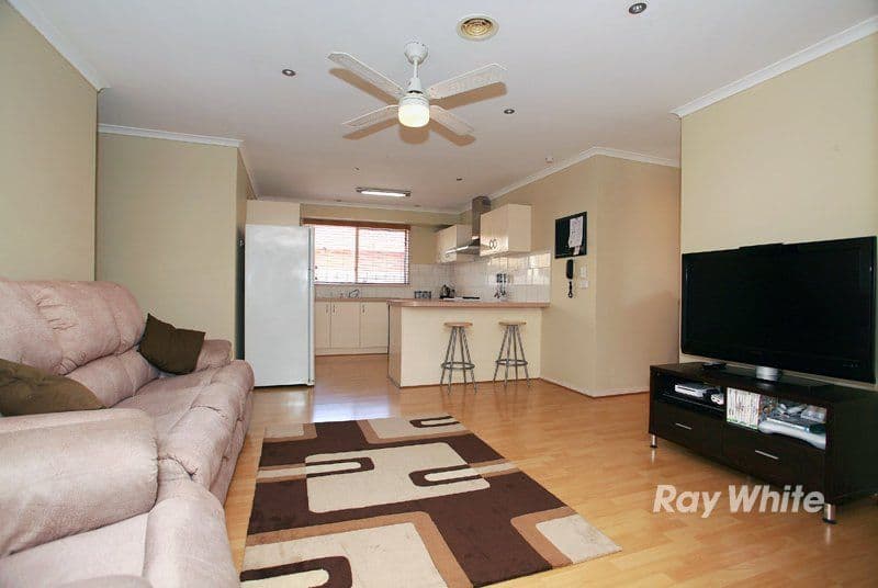 8 Bronhill Court, CRANBOURNE VIC 3977, Cranbourne West - Thumbnail 3