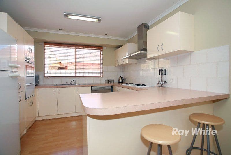 8 Bronhill Court, CRANBOURNE VIC 3977, Cranbourne West - Thumbnail 4