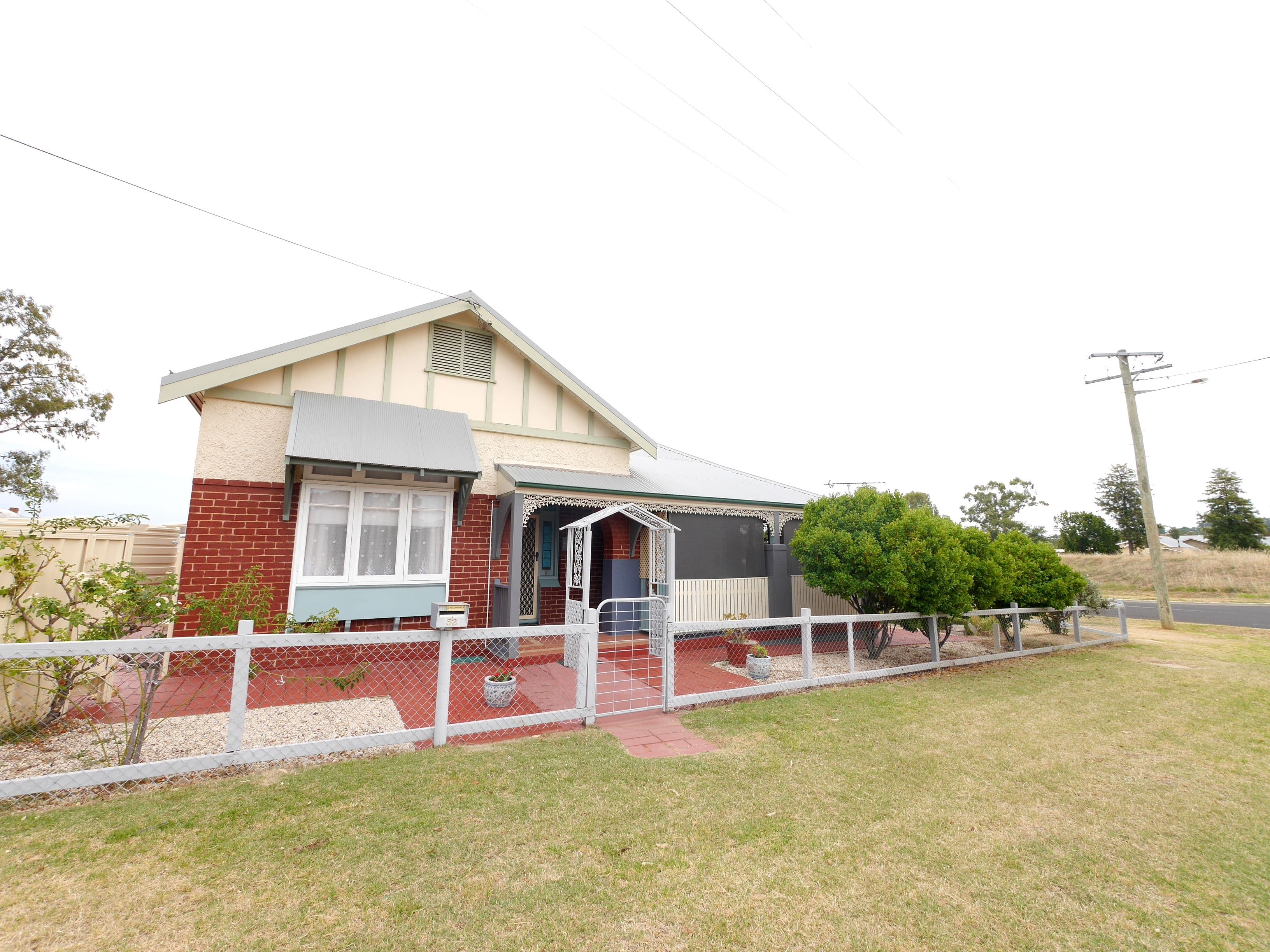 52 Brisbane Avenue, Cowra - Image 1