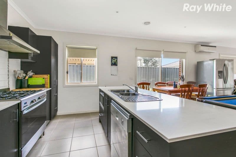3 Macadamia Street, Pakenham VIC 3810, Pakenham - Thumbnail 3