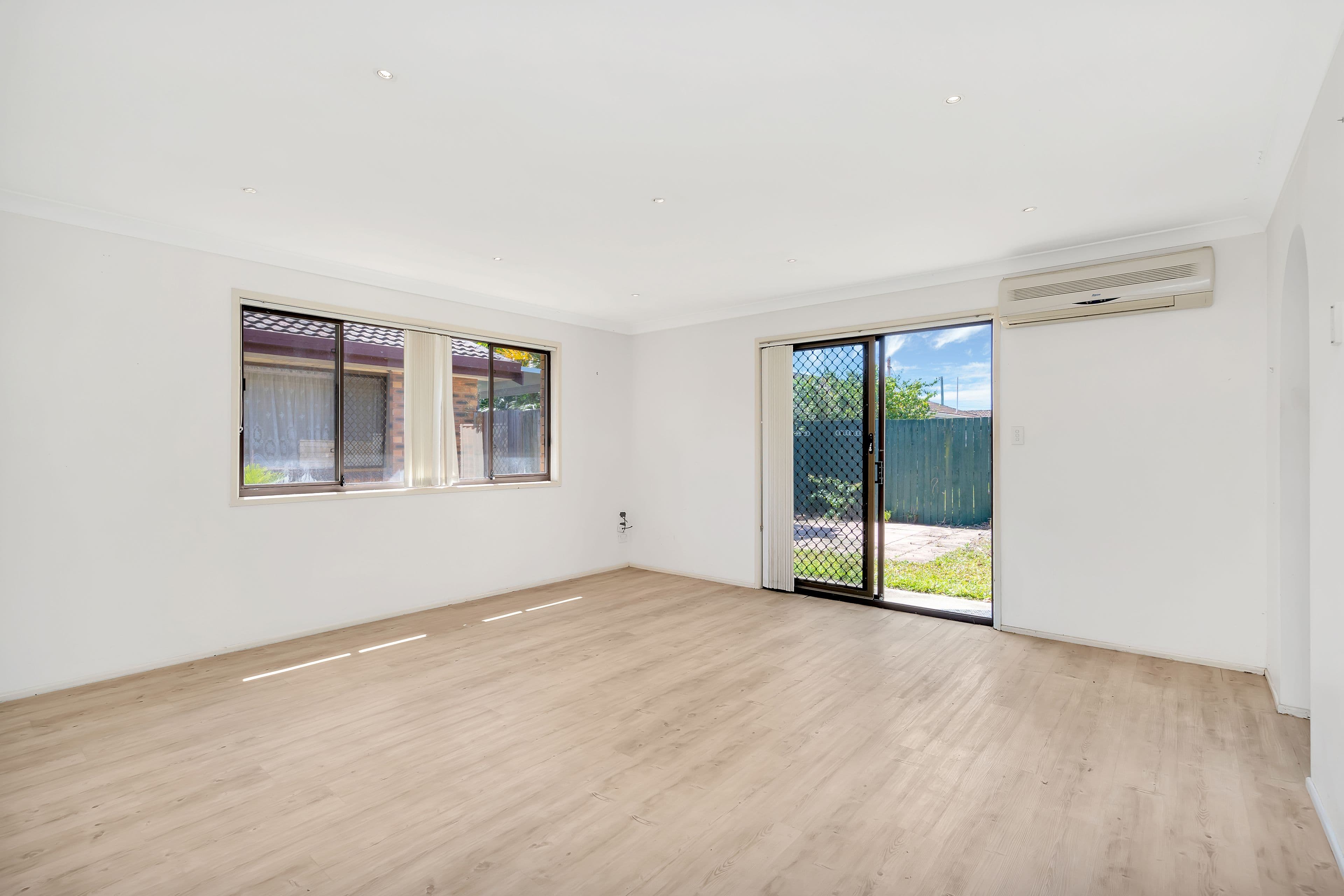 11 Spencer Street, Southport QLD 4215, Southport - Thumbnail 2