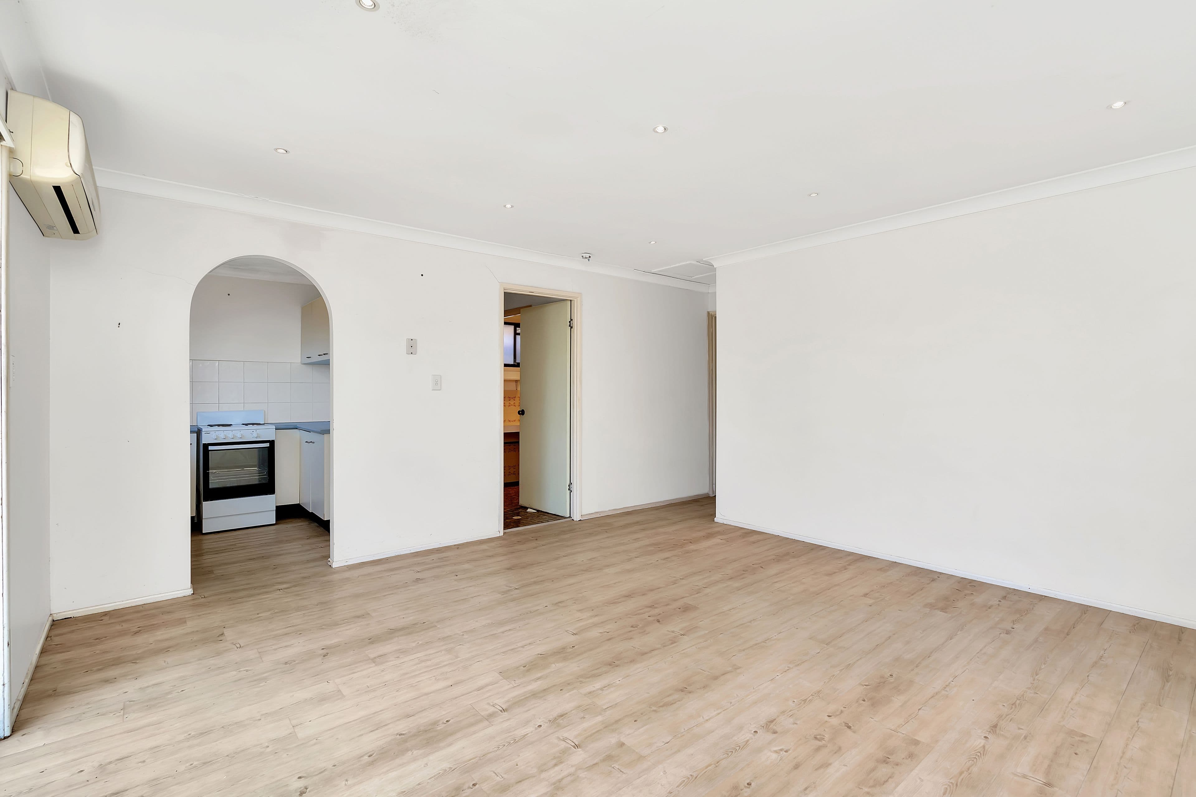 11 Spencer Street, Southport QLD 4215, Southport - Thumbnail 3