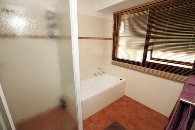 1 Bandera Avenue, GLENFIELD PARK NSW 2650, Glenfield Park - Thumbnail 5
