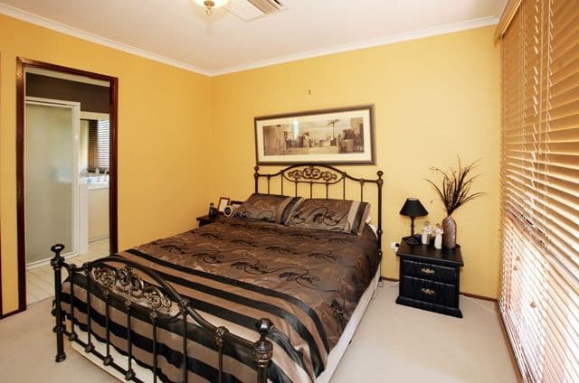 1 Bandera Avenue, GLENFIELD PARK NSW 2650, Glenfield Park - Thumbnail 7