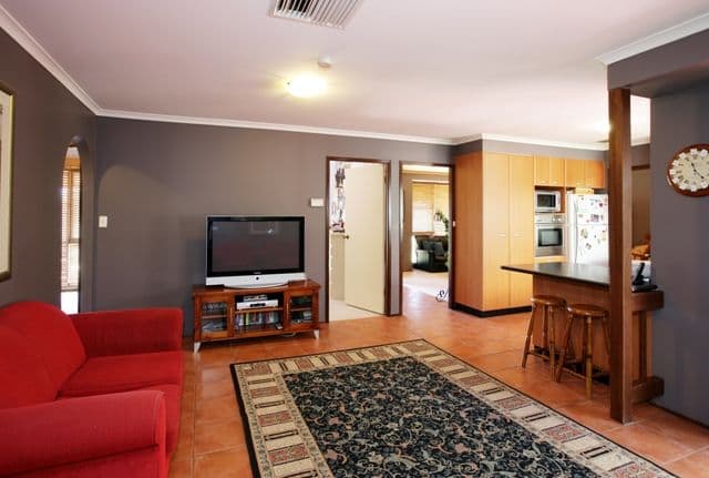 1 Bandera Avenue, GLENFIELD PARK NSW 2650, Glenfield Park - Thumbnail 8