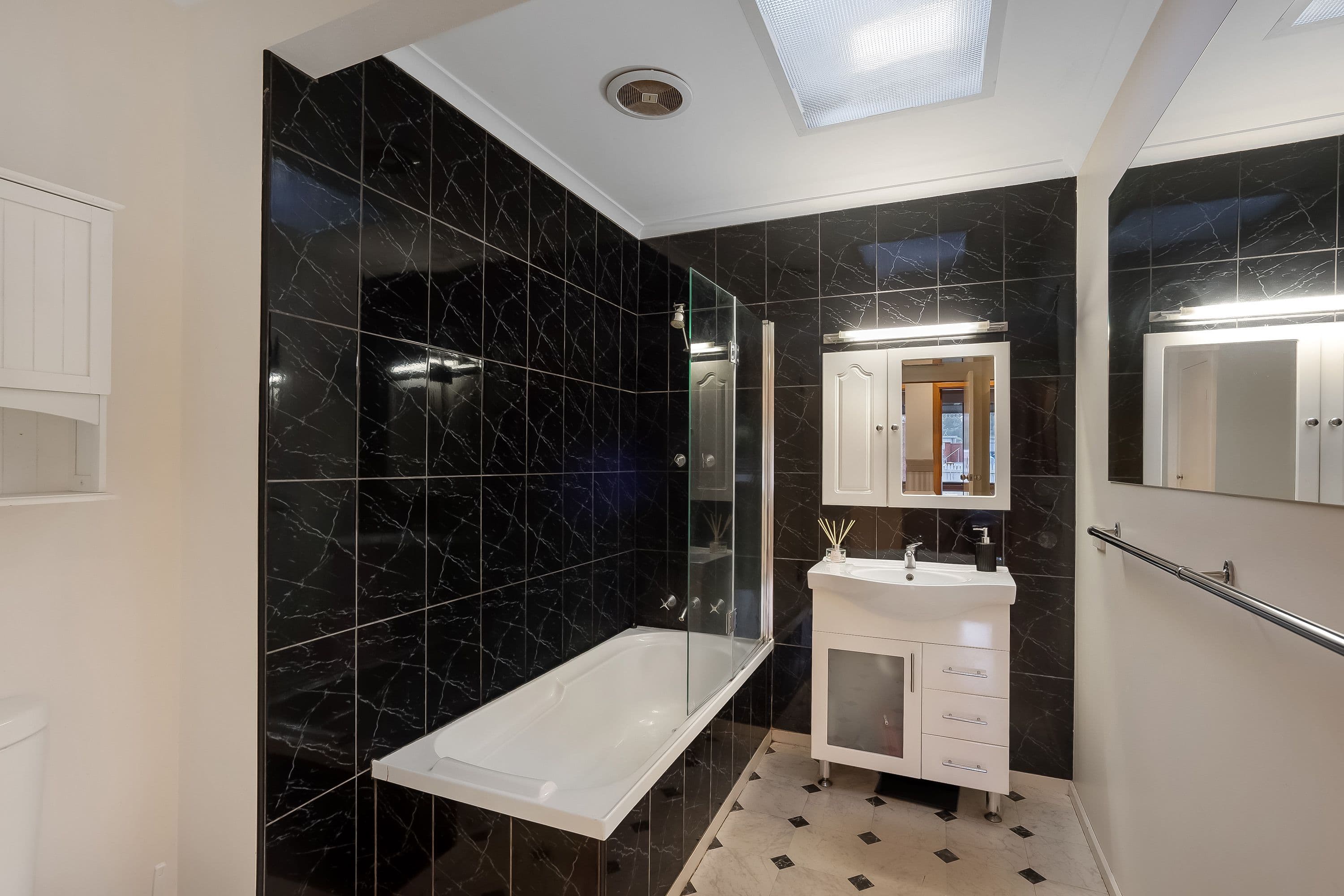 11 Huntley Street, Montrose TAS 7010, Montrose - Thumbnail 8