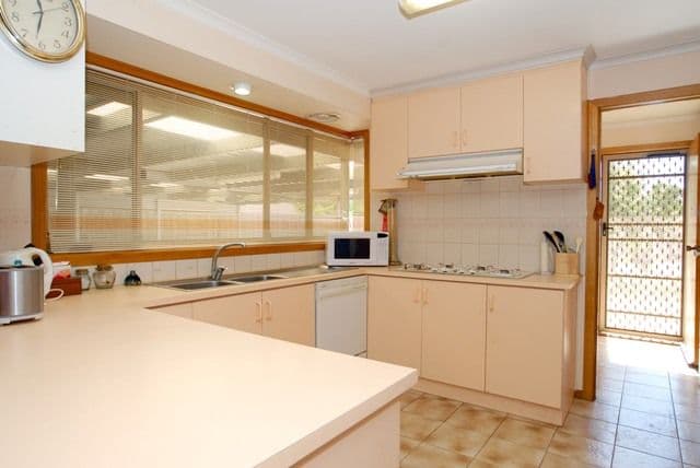 13 Grevillea Crescent, HOPPERS CROSSING VIC 3029, Hoppers Crossing - Thumbnail 2