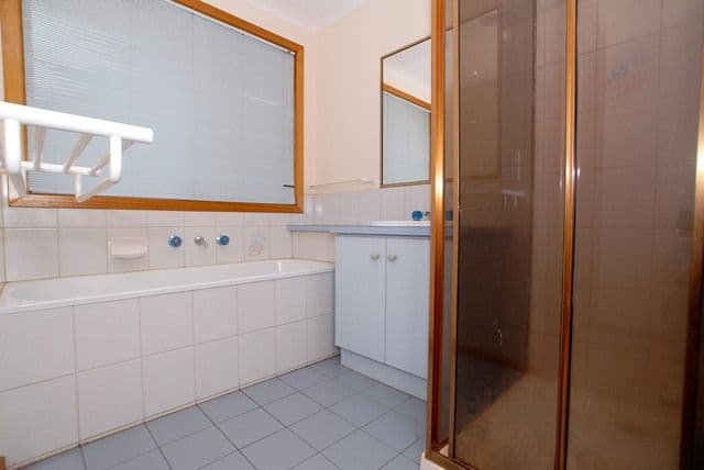 13 Grevillea Crescent, HOPPERS CROSSING VIC 3029, Hoppers Crossing - Thumbnail 4