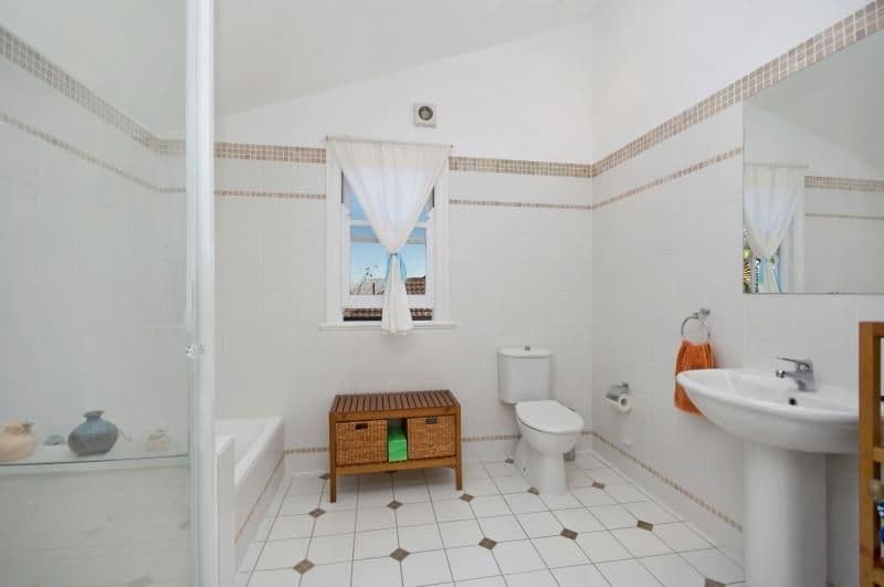 15 Armstrong Road, CANNON HILL QLD 4170, Cannon Hill - Thumbnail 6