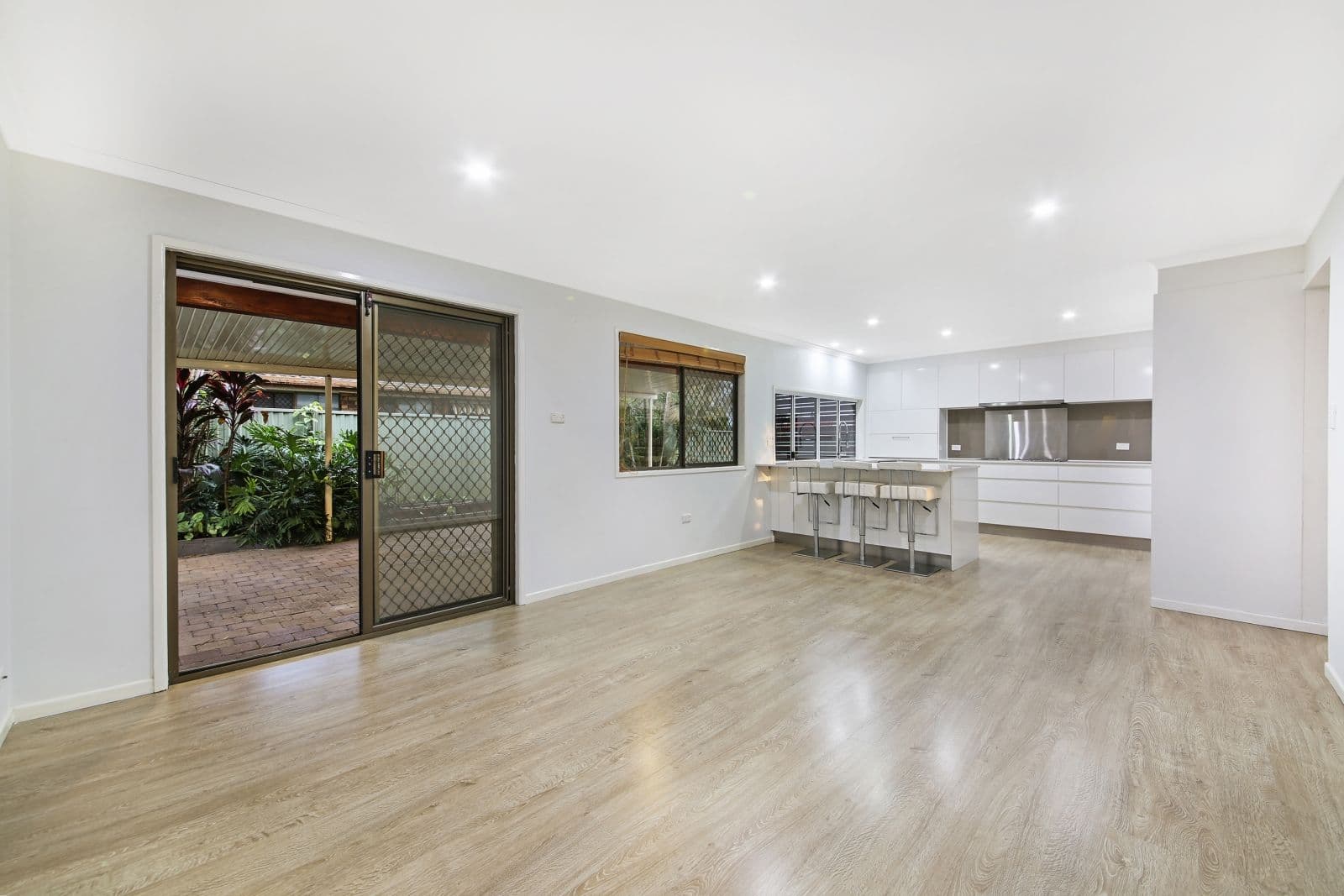 2 Langford Court, Mermaid Waters QLD 4218, Mermaid Waters - Thumbnail 4