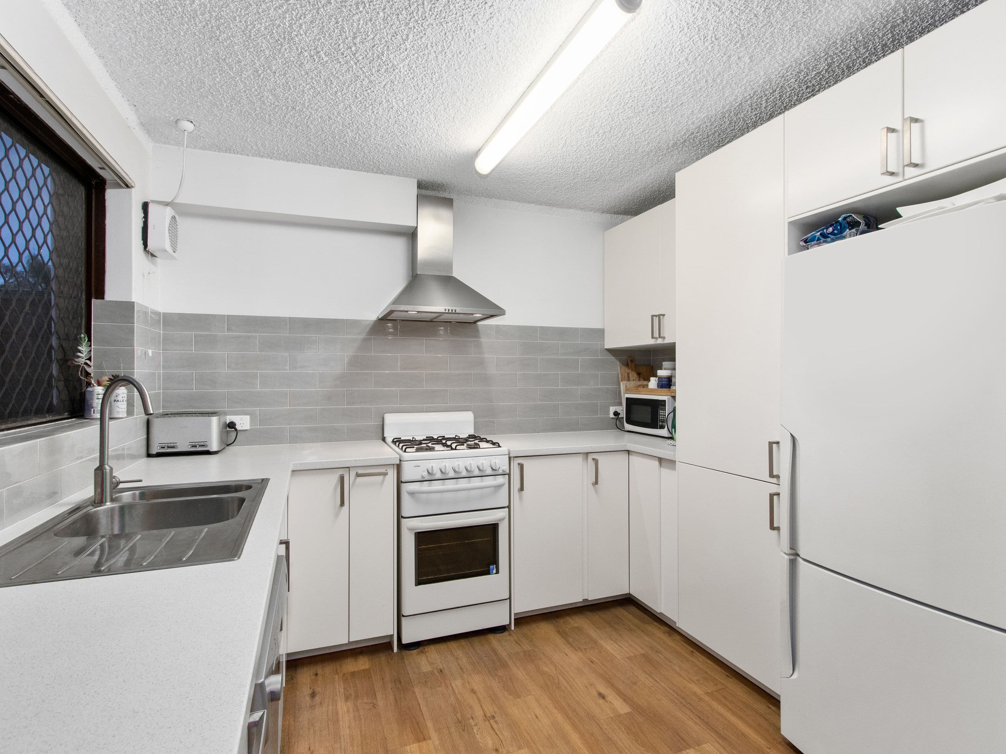 90 Robert Street, Como WA 6152, Como - Thumbnail 2