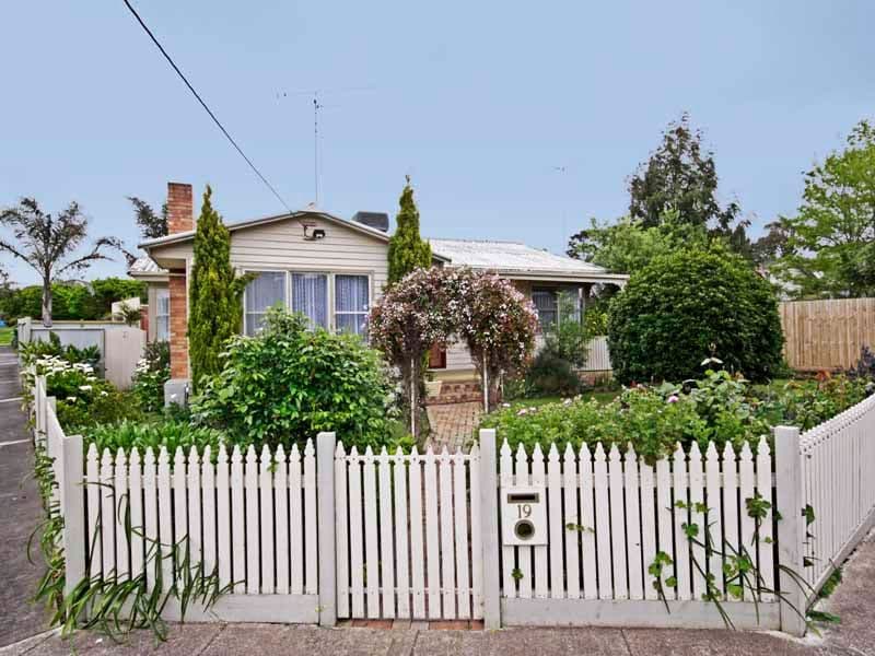 19 Arkana Avenue, HIGHTON VIC 3216, Highton - Image 1