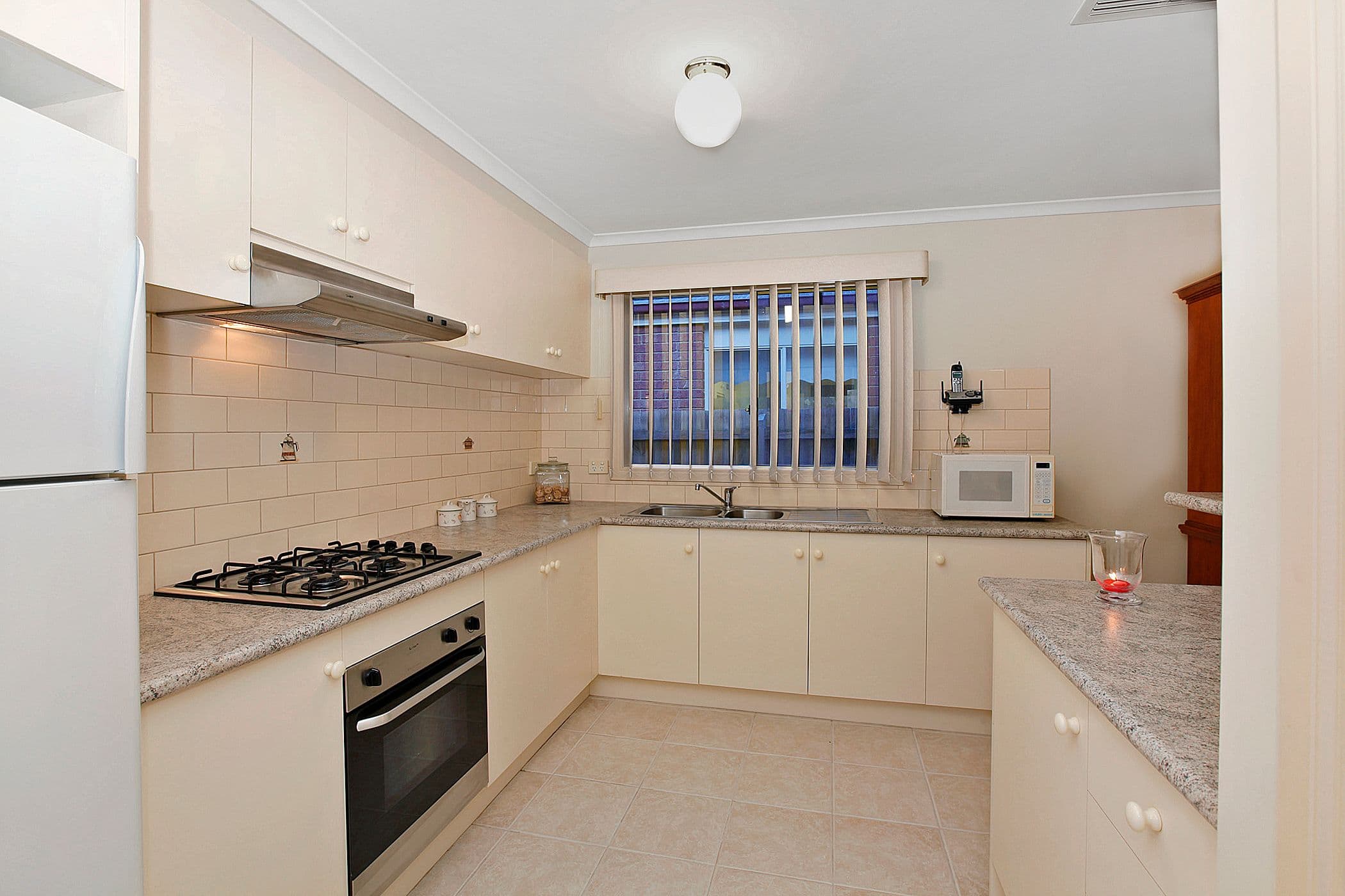 18 Elinda Place, RESERVOIR VIC 3073, Reservoir - Thumbnail 2