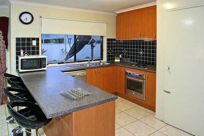 85 Willowgreen Way, POINT COOK VIC 3030, Point Cook - Thumbnail 2