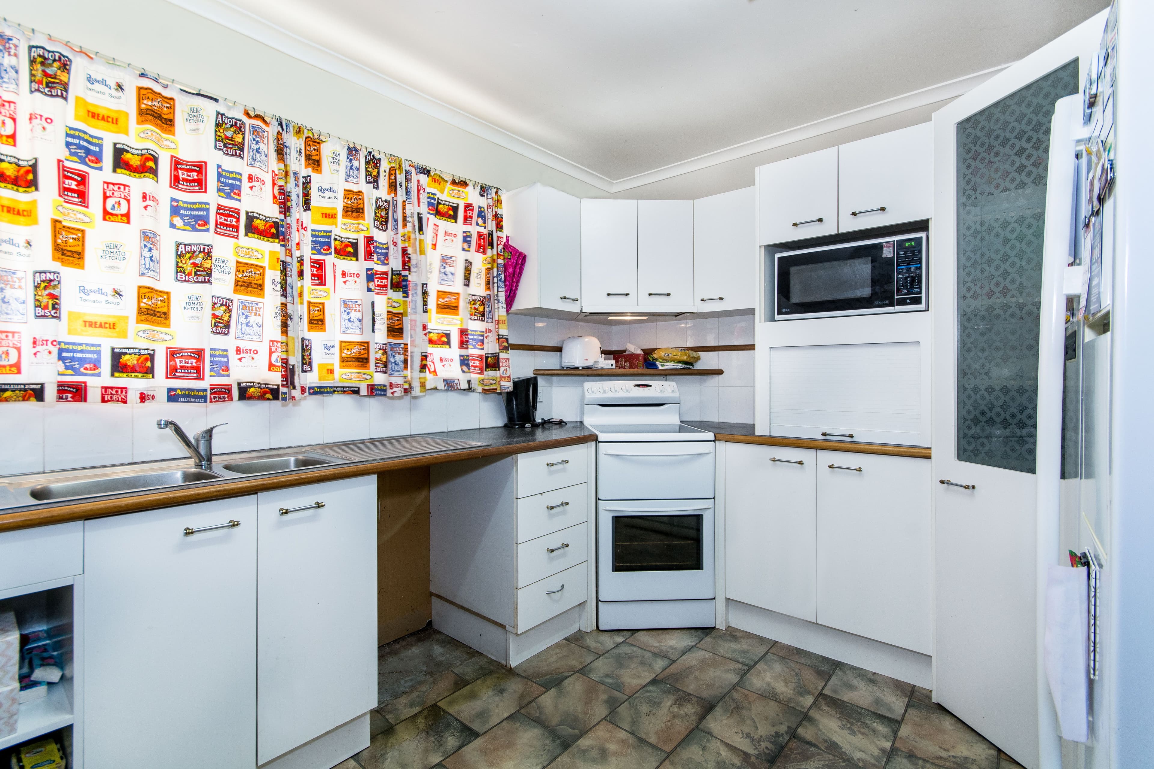 12 Livingstone Street, Strathpine QLD 4500, Strathpine - Thumbnail 5