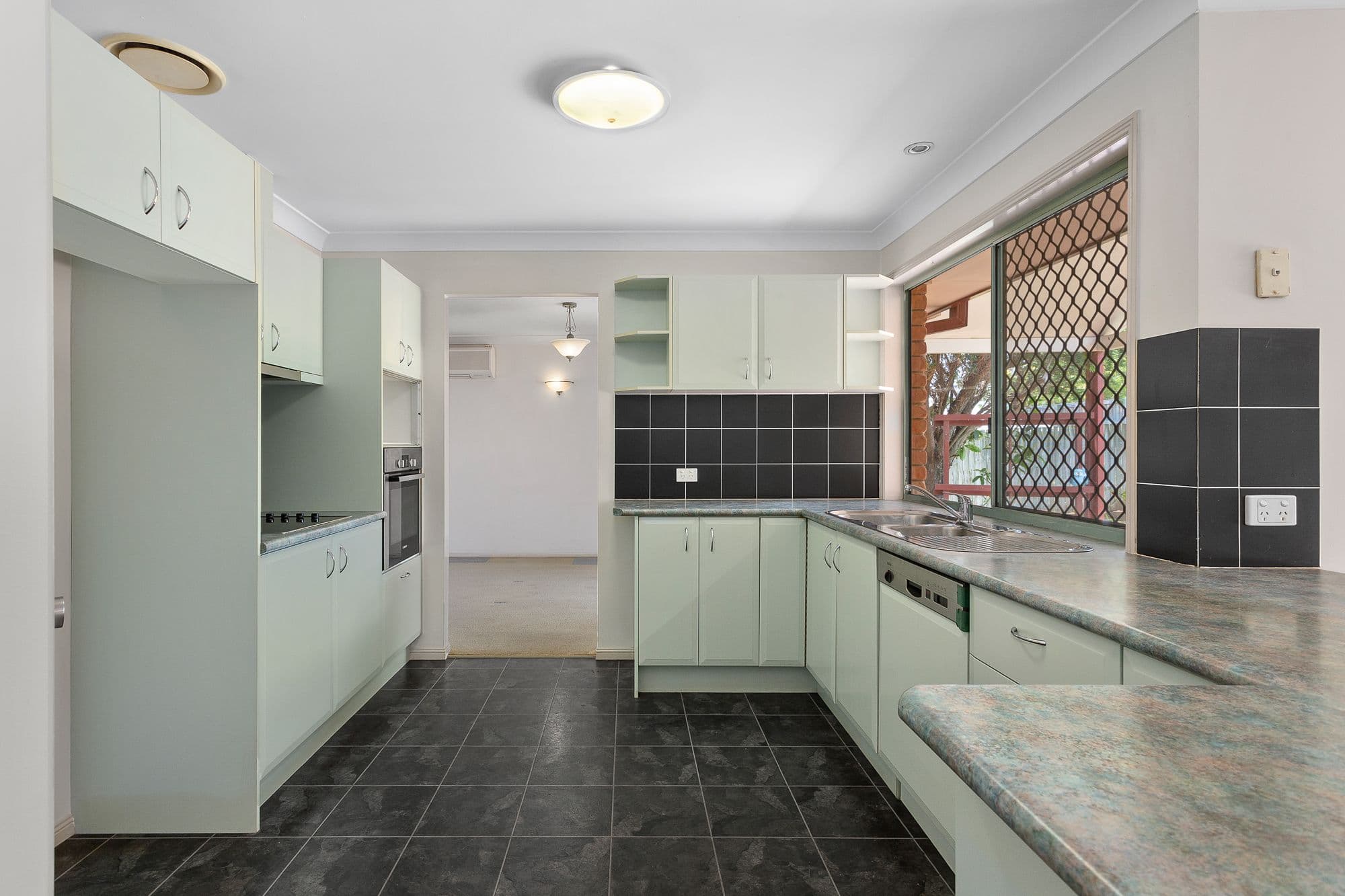 14 Trecarne Street, Bridgeman Downs QLD 4035, Bridgeman Downs - Thumbnail 3