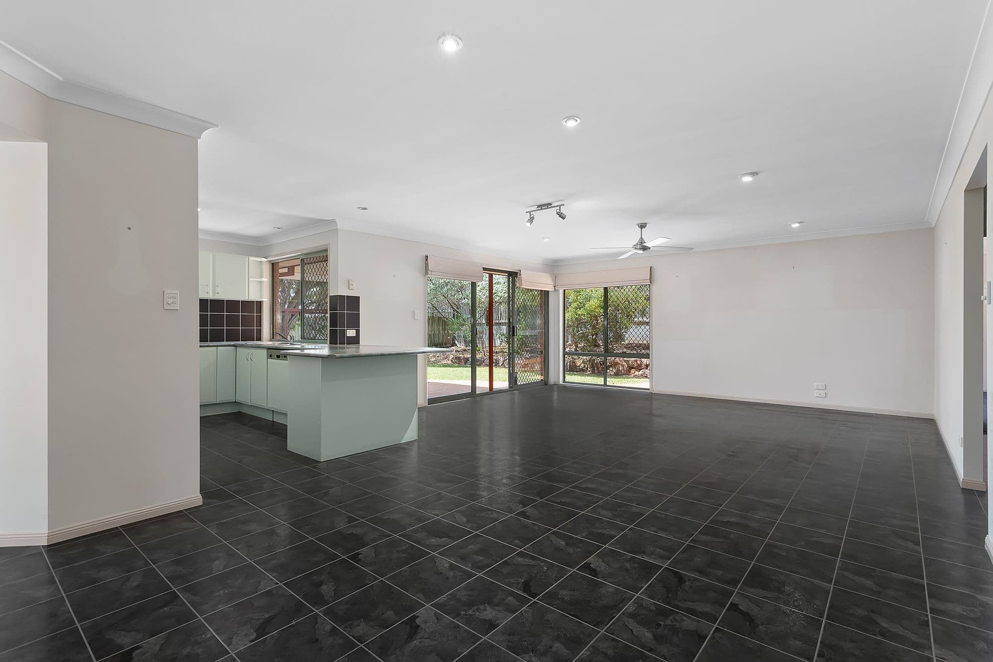 14 Trecarne Street, Bridgeman Downs QLD 4035, Bridgeman Downs - Thumbnail 4