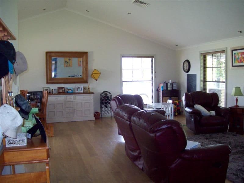 8 Torryburn Way, DUBBO NSW 2830, Dubbo - Thumbnail 2