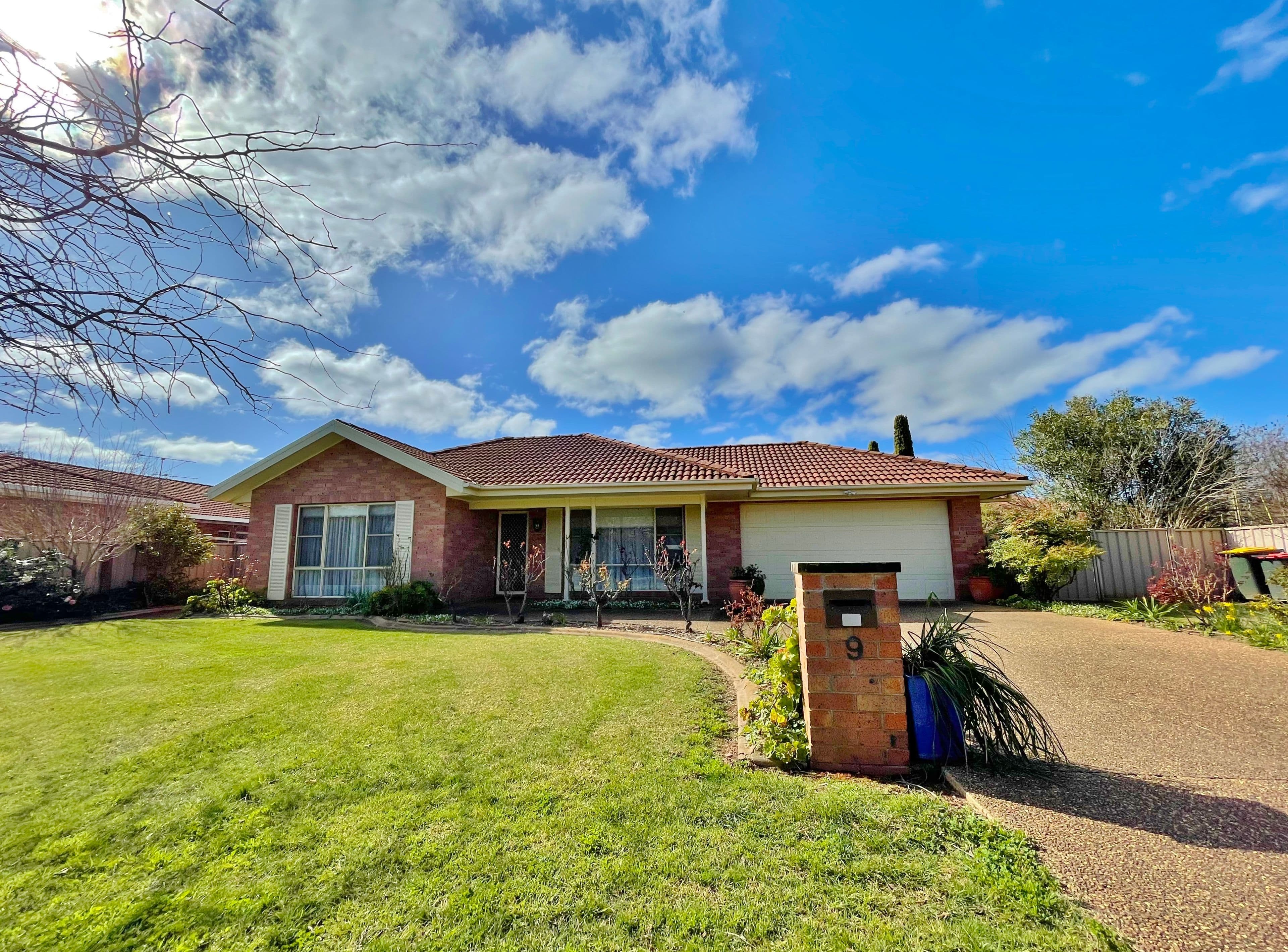 9 Toompang Street, Young NSW 2594, Young - Thumbnail 2