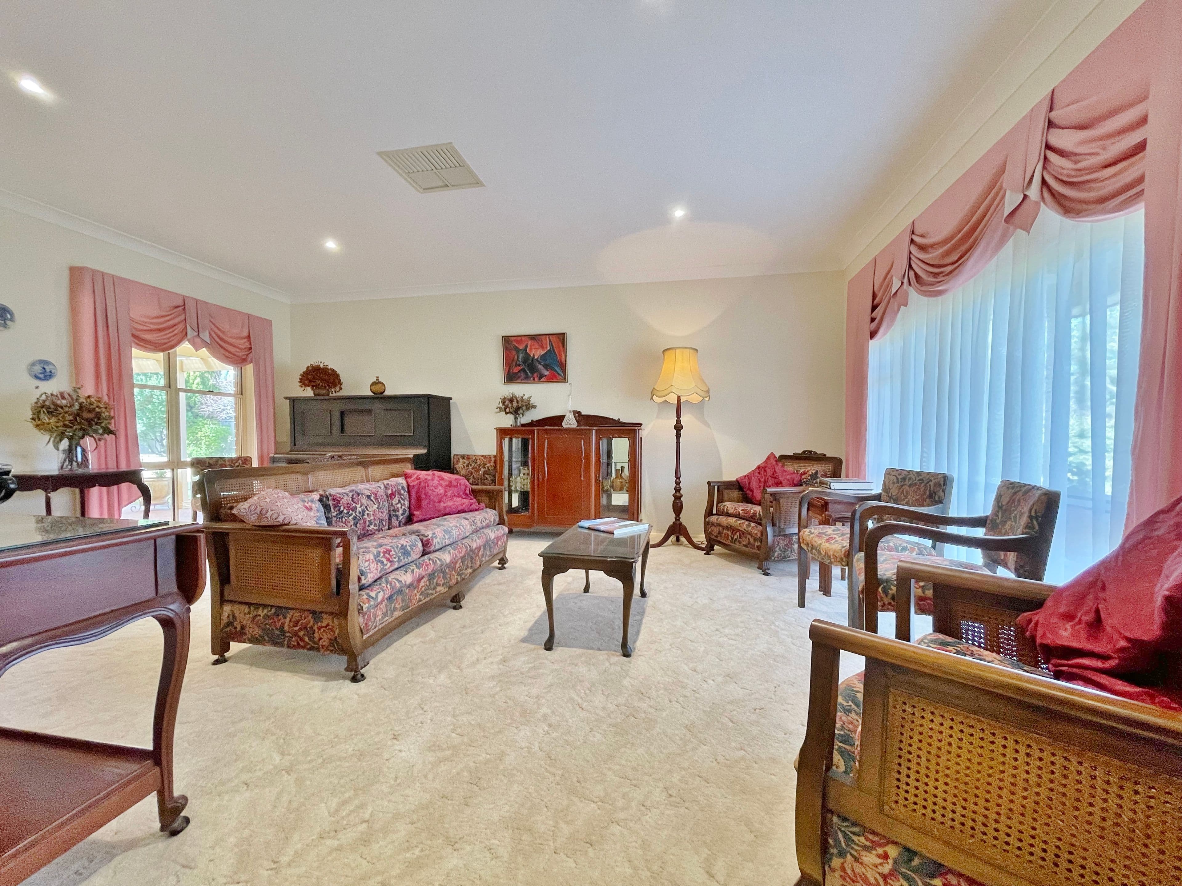 9 Toompang Street, Young NSW 2594, Young - Thumbnail 4