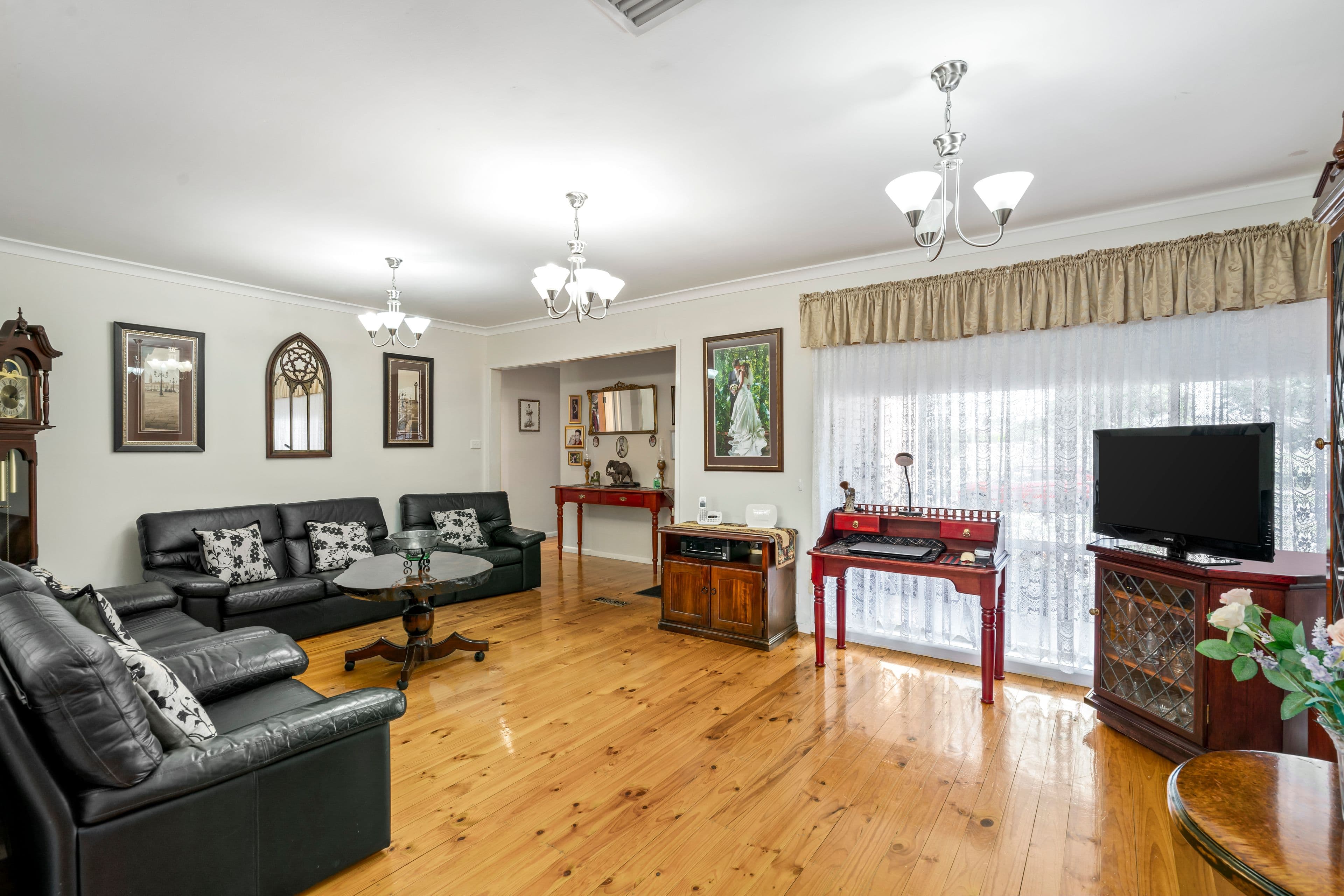 28 Forrest Street, Sunbury VIC 3429, Sunbury - Thumbnail 2