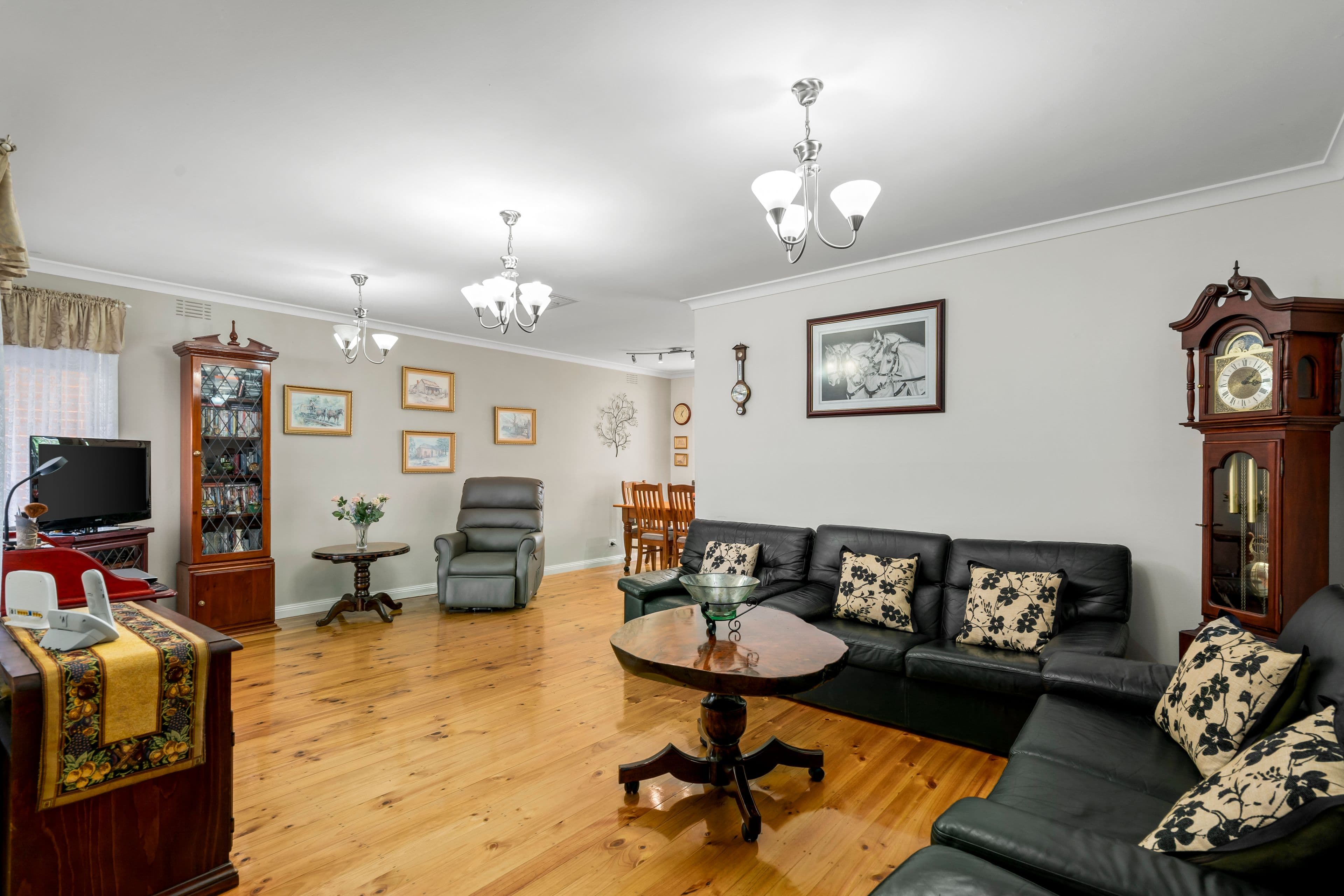 28 Forrest Street, Sunbury VIC 3429, Sunbury - Thumbnail 3