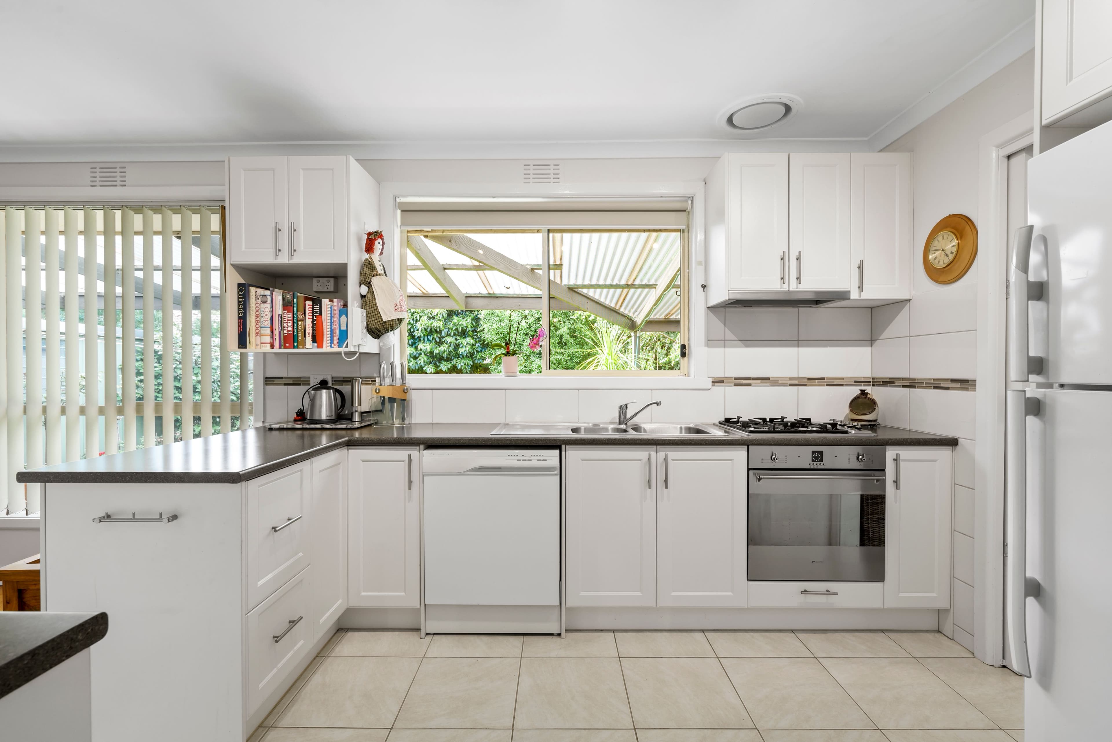 28 Forrest Street, Sunbury VIC 3429, Sunbury - Thumbnail 4