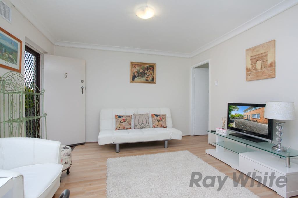 4 Mosbri Crescent, THE HILL NSW 2300, The Hill - Thumbnail 2