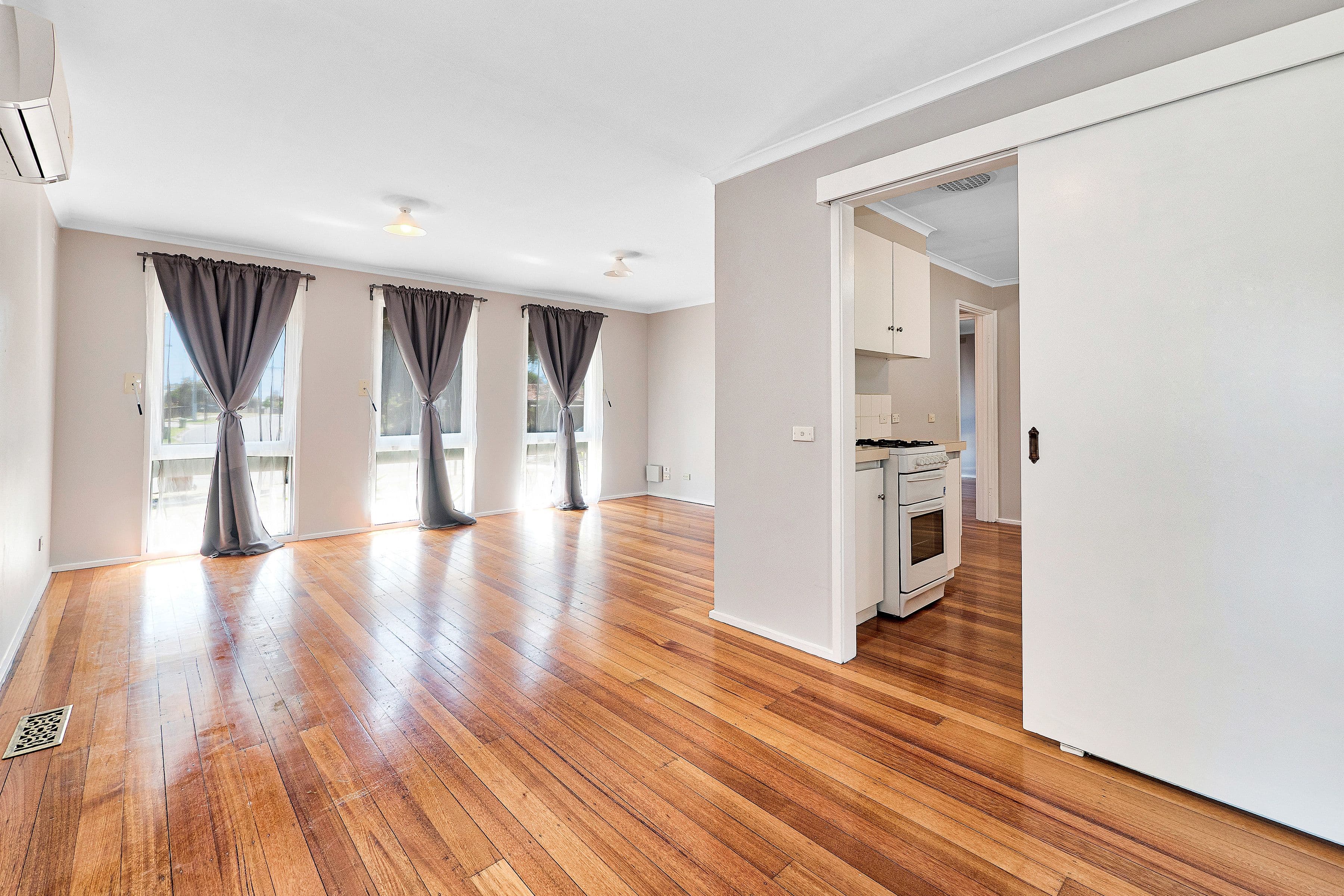 8 Wallace Road, Cranbourne VIC 3977, Cranbourne - Thumbnail 4