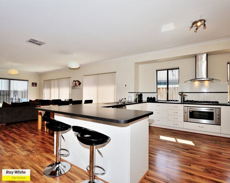 35 Birkett Circle, ELLENBROOK WA 6069, Ellenbrook - Thumbnail 2