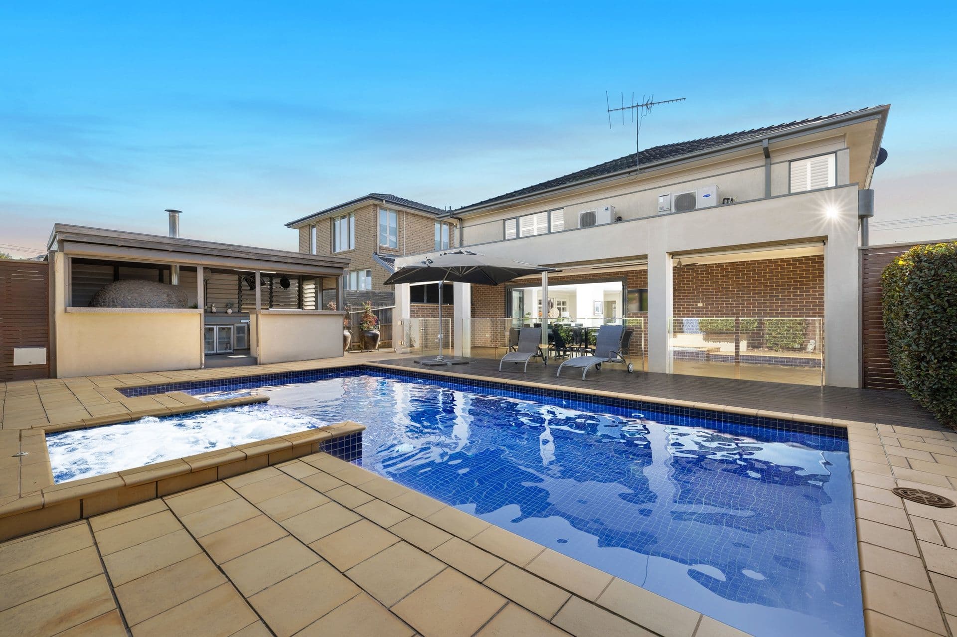 24 Irving Street, Mount Waverley VIC 3149, Mount Waverley - Thumbnail 2