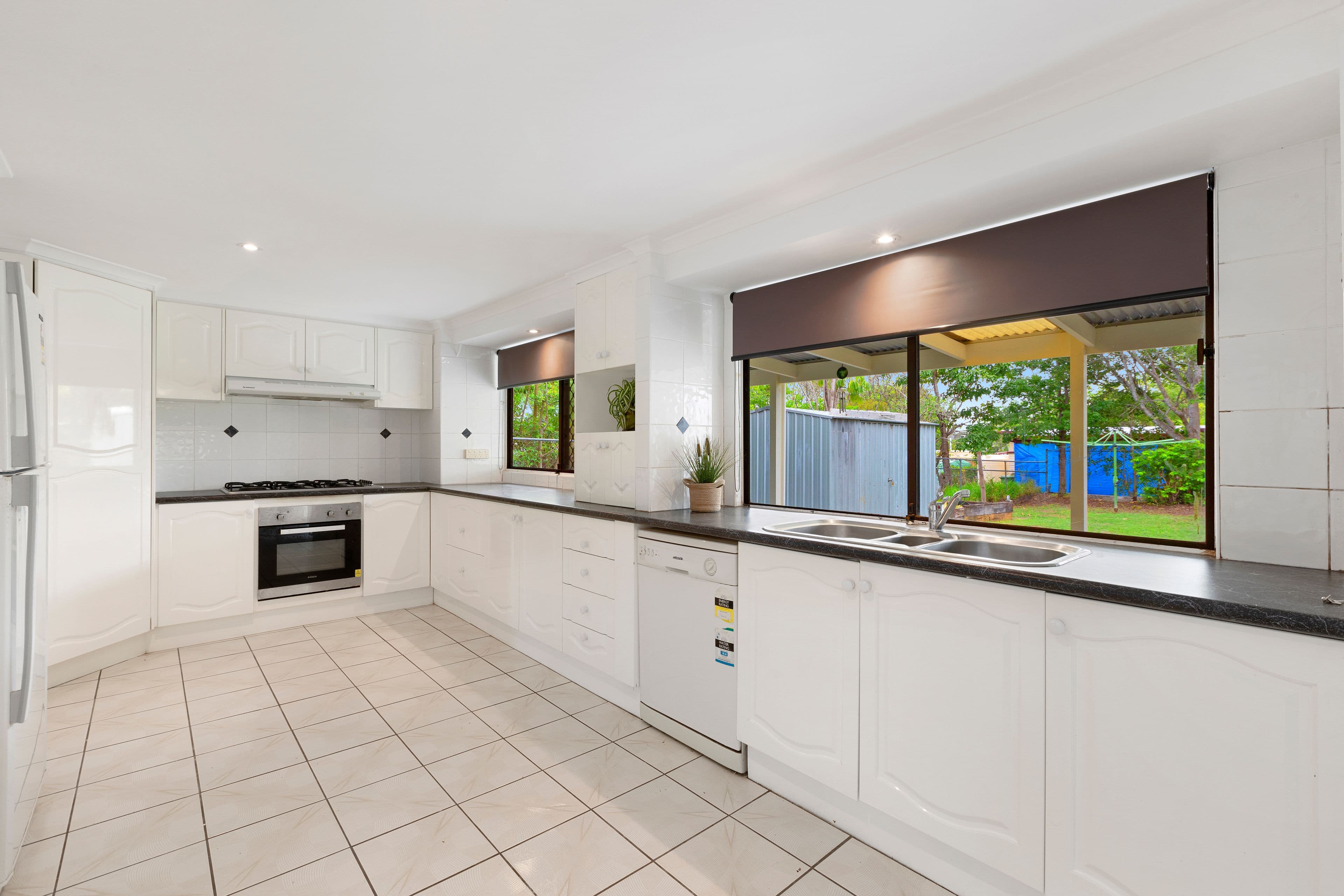 37 Myra Street, Kingston QLD 4114, Kingston - Thumbnail 2
