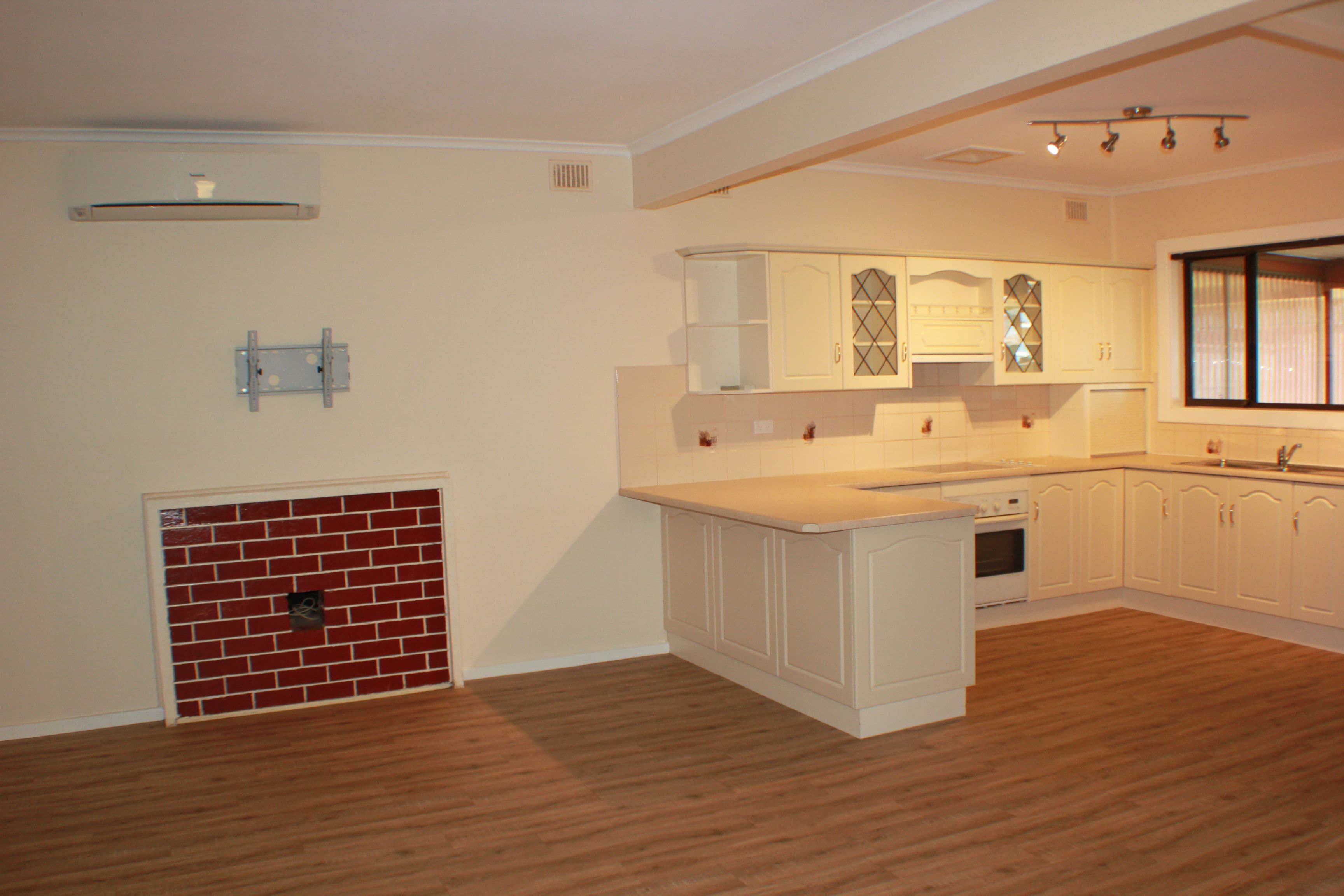 192 Nicolson Avenue, Whyalla Stuart SA 5608, Whyalla Stuart - Thumbnail 2