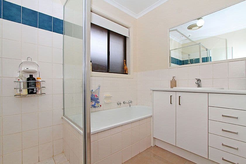 8 Nandina Court, MILL PARK VIC 3082, Mill Park - Thumbnail 5