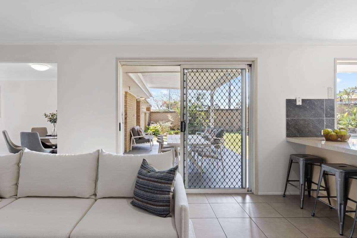 2 Dawnann Court, Carrara QLD 4211, Carrara - Thumbnail 2